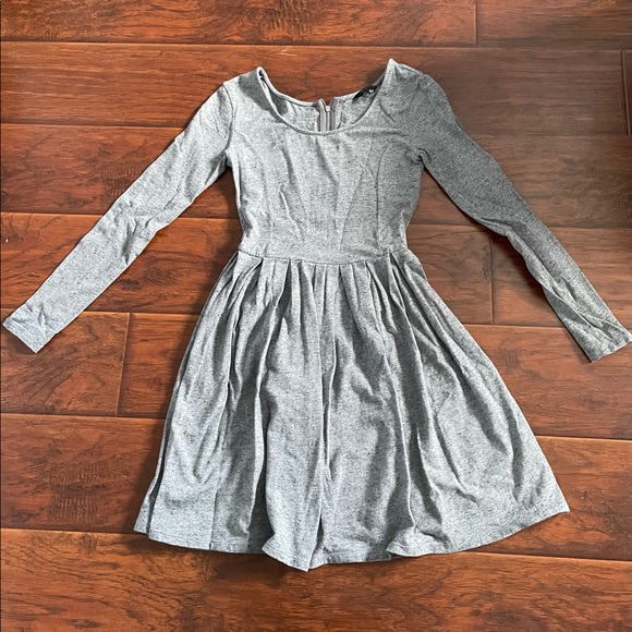 Aritzia Dress XS - Picture 1 of 3